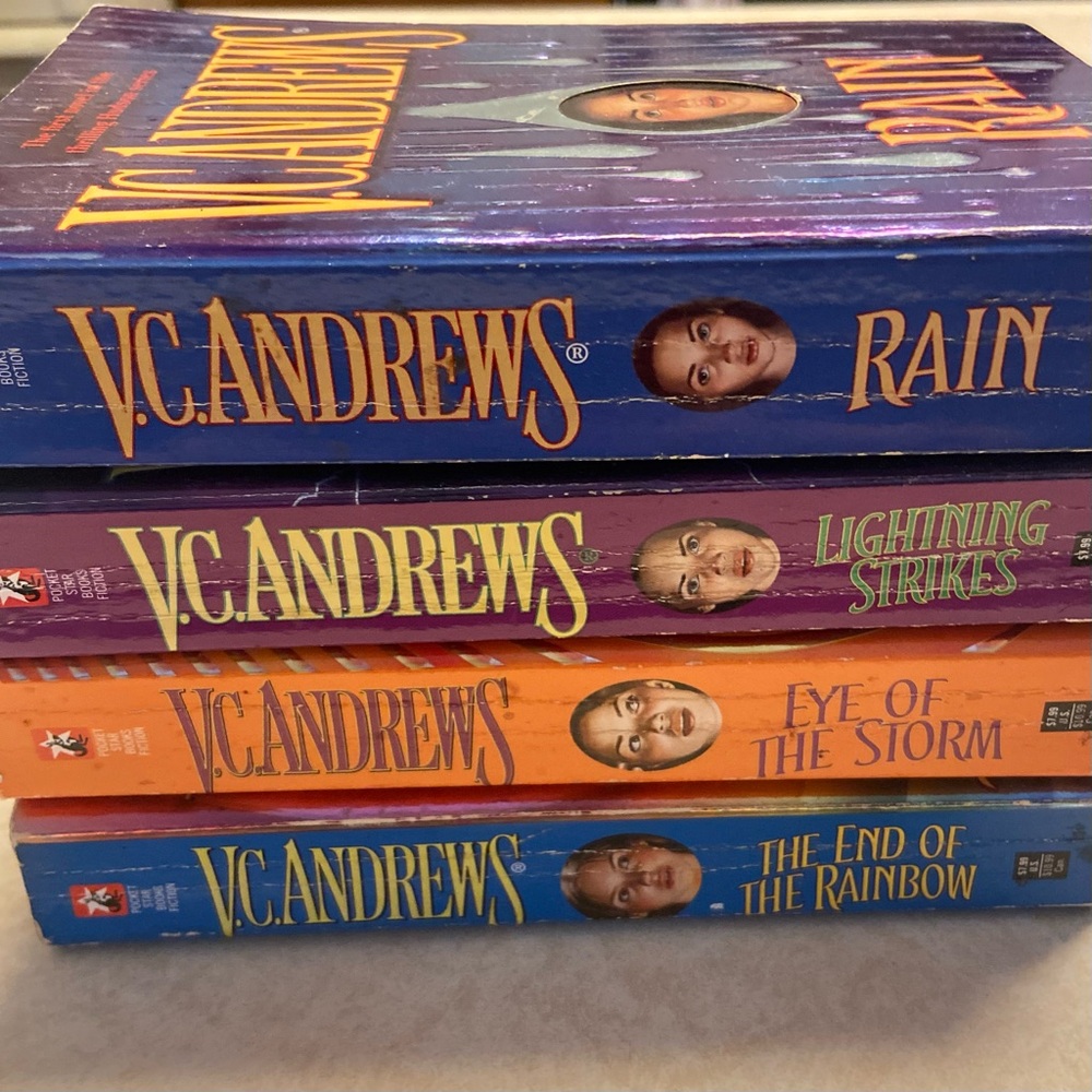 VC Andrews Hudson Series Complete Lot Of 4 Paperback Book Set Keyhole Covers Vtg